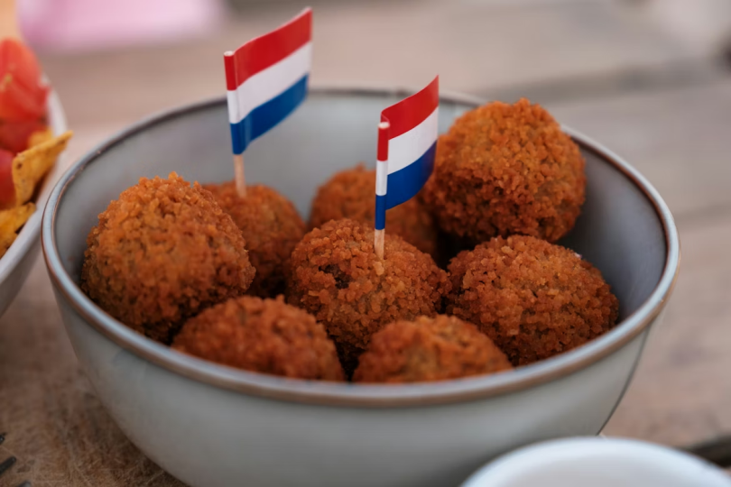 Van broodtrommel naar borrel: Koningsdag op kantoor